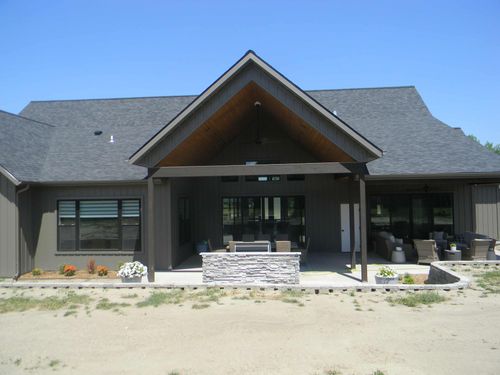 Home that had custom work done by Wyoseamless