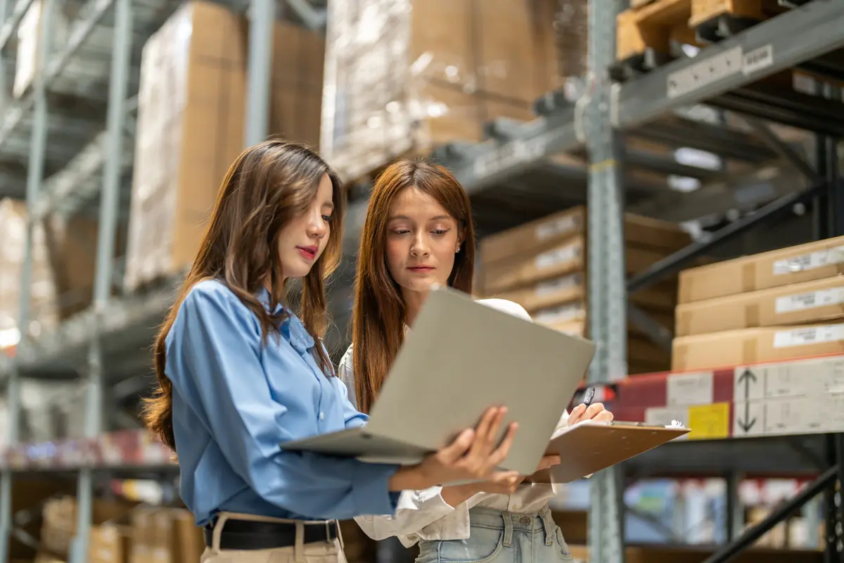 E-commerce team managing products in warehouse — running display ads to boost online sales.