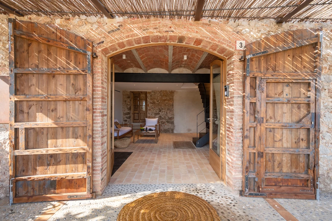 Can Moneta Empordà casa rural boutique amb jardí i spa entre pobles medievals en lloguer