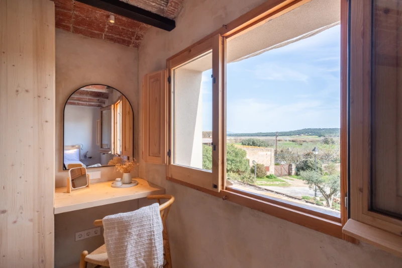 Room with countryside views in traditional house Can Monrta Empordà for rent