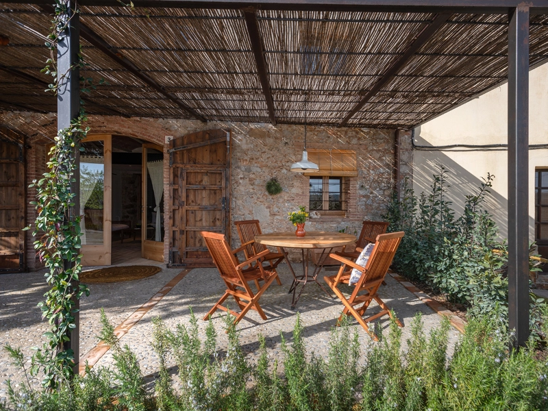 Can Moneta Empordà boutique rural house between nature and medieval villages for rent