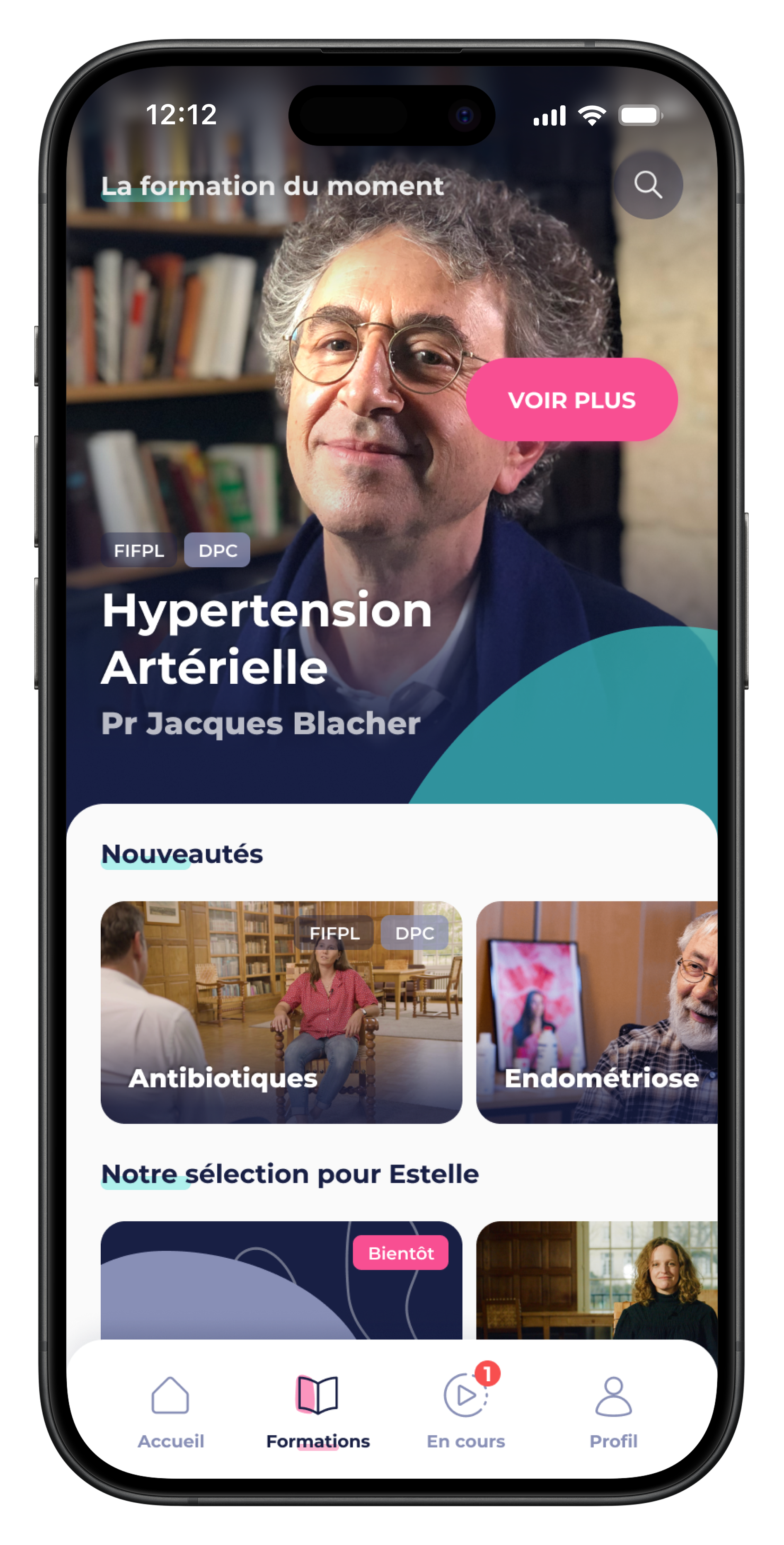 Écran d'application mobile montrant une formation en hypertension artérielle avec Pr Jacques Blacher, sections nouveautés et sélections personnalisées.