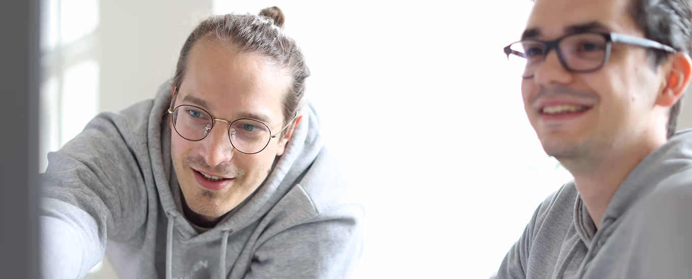 Volker Seibt im Beratungsgespräch in den Räumen der open knowledge GmbH