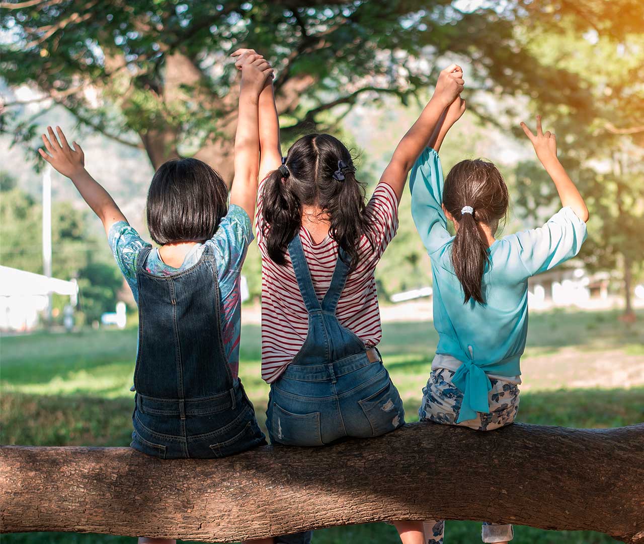 Niñas en el campo.