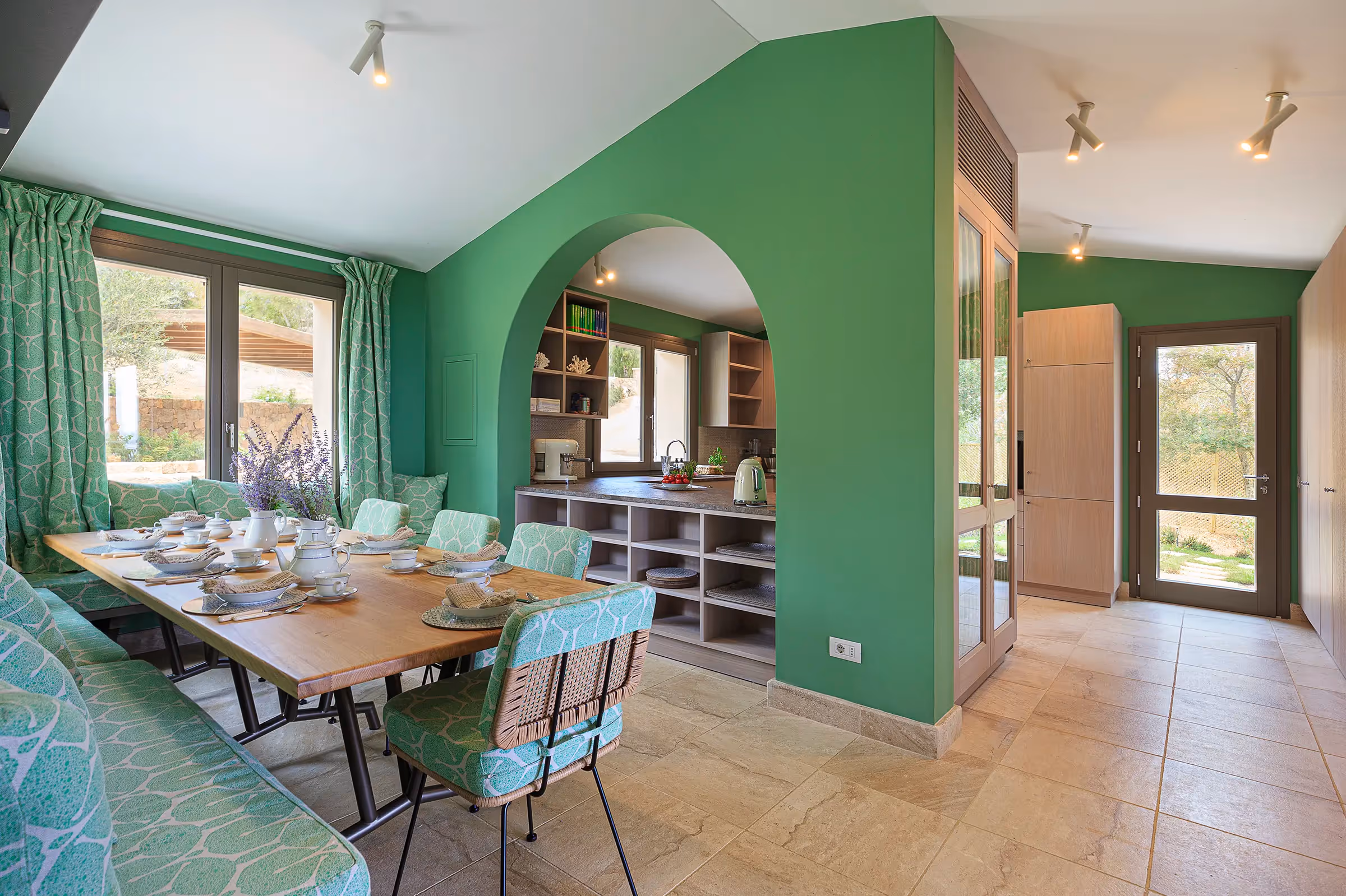 Salinedda Villa dining area