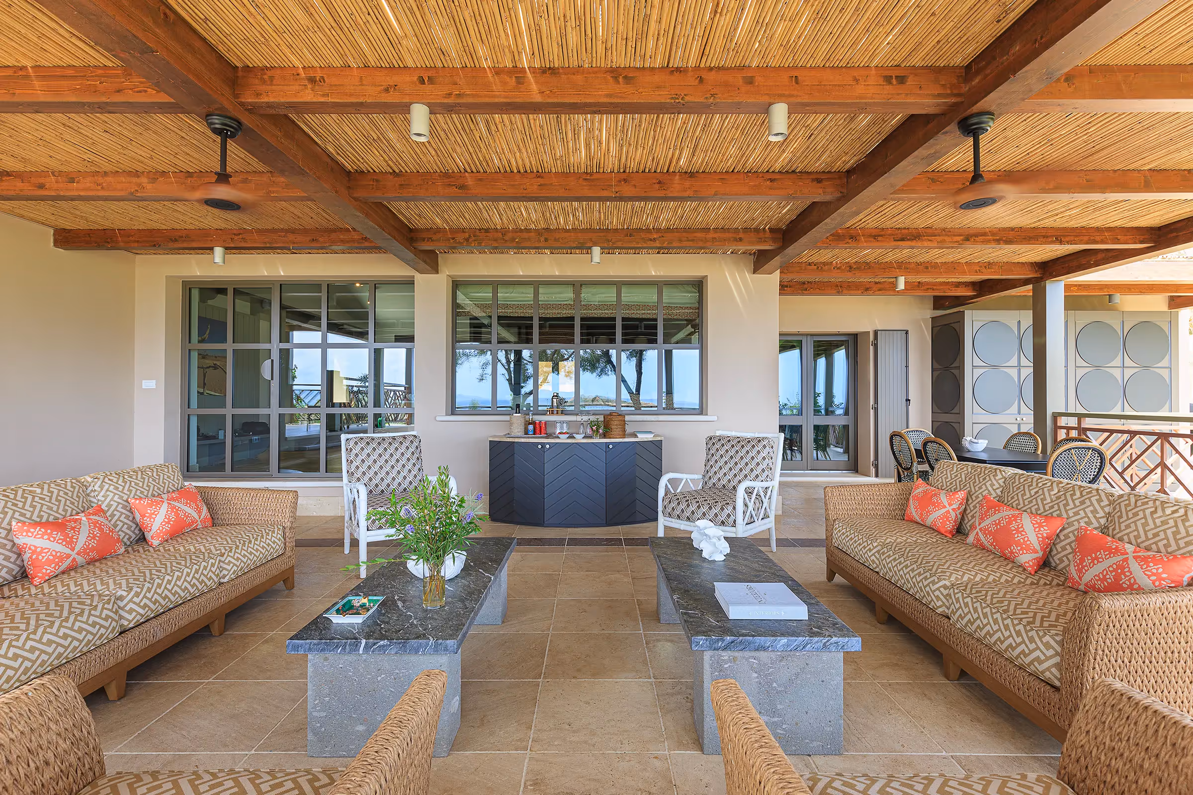 Villa outdoor terrace (lounge)