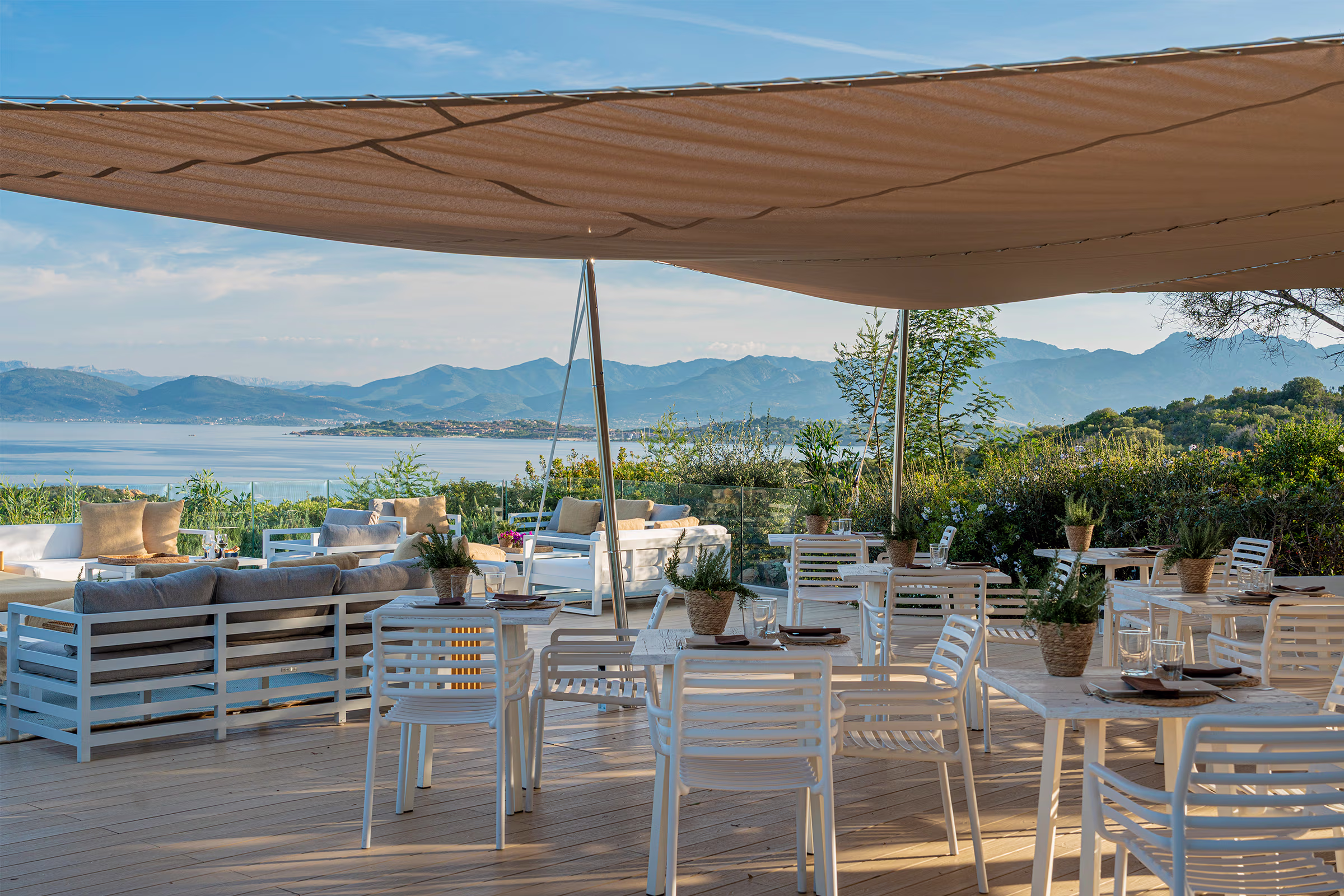 Sea view restaurant Salinedda Beach Club Capo Coda Cavallo
