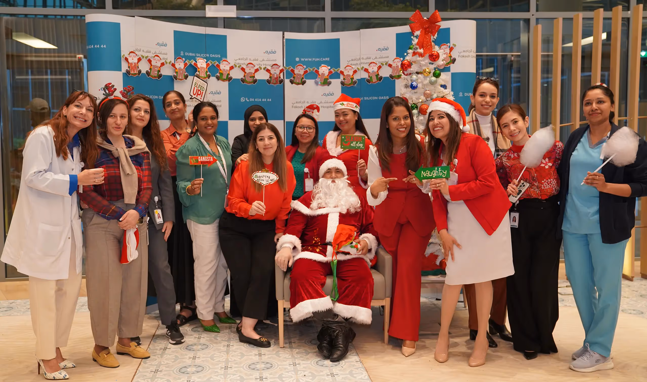 نشر بهجة عيد الميلاد في مستشفى فقيه الجامعي!
