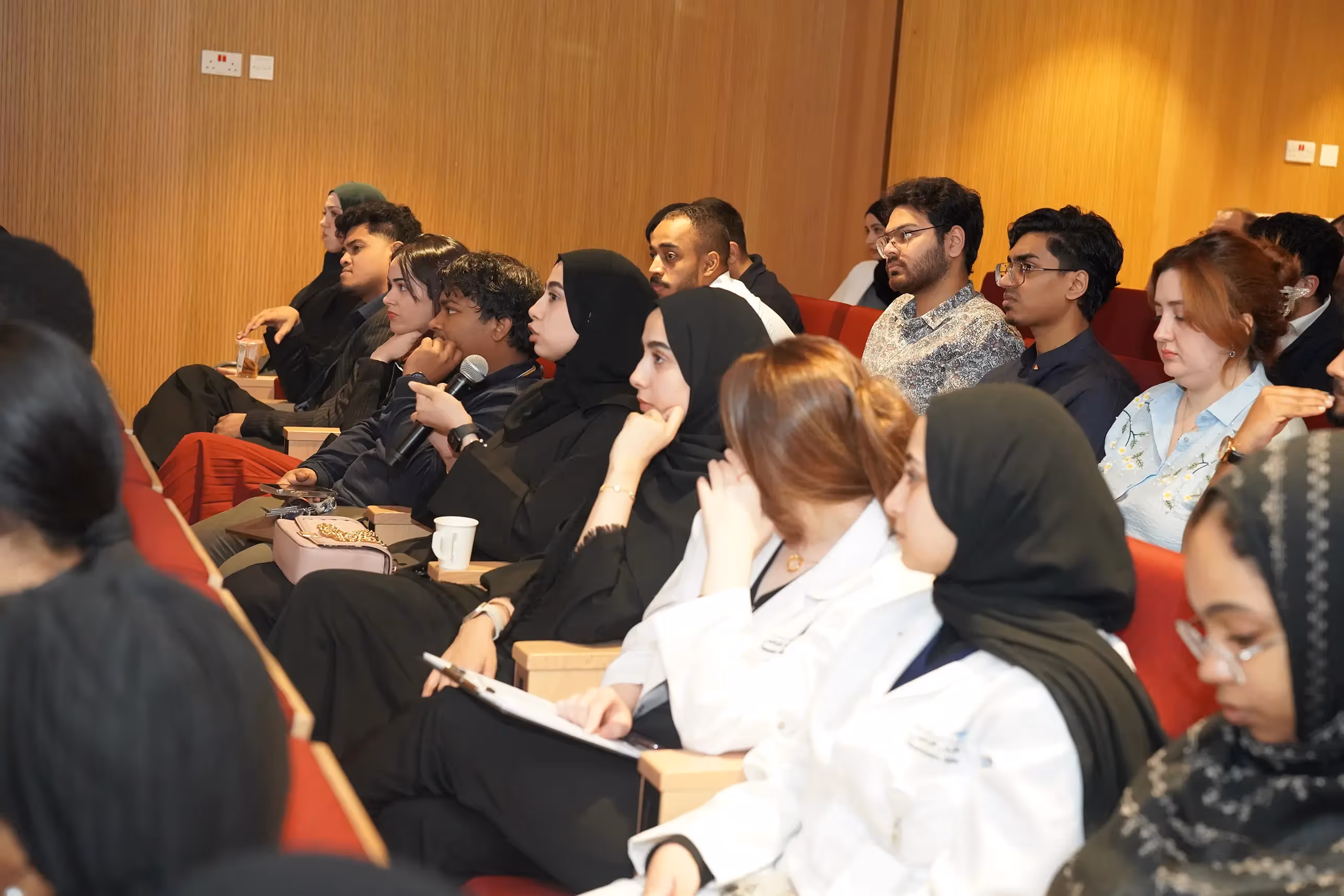 تفخر مستشفى فقيه الجامعي باستضافة اليوم الأكاديمي الموحد لبرنامج التدريب الطبي لهيئة الصحة بدبي