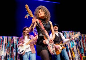 Muddy What?: Michi Lang (Bass), Ina Spang (guitar), Fabian Spang (guitar)
