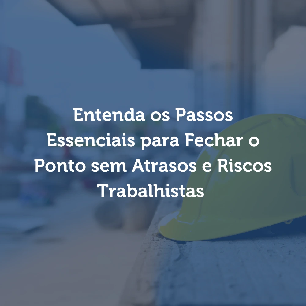 capacete amarelo sobre tabua de madeira