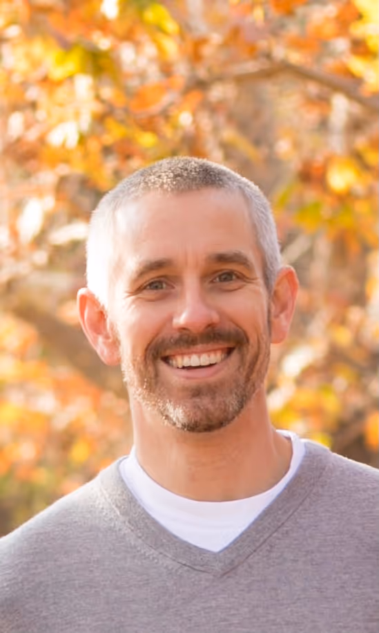 Daniel Reader headshot