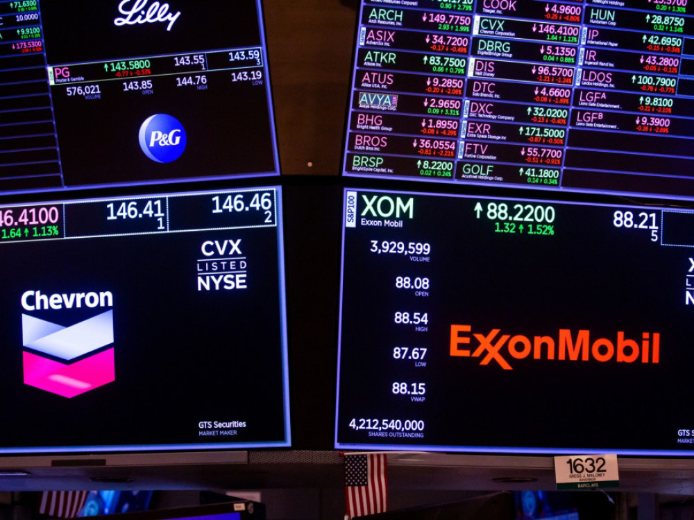 Chevron vs ExxonMobil at NYSE