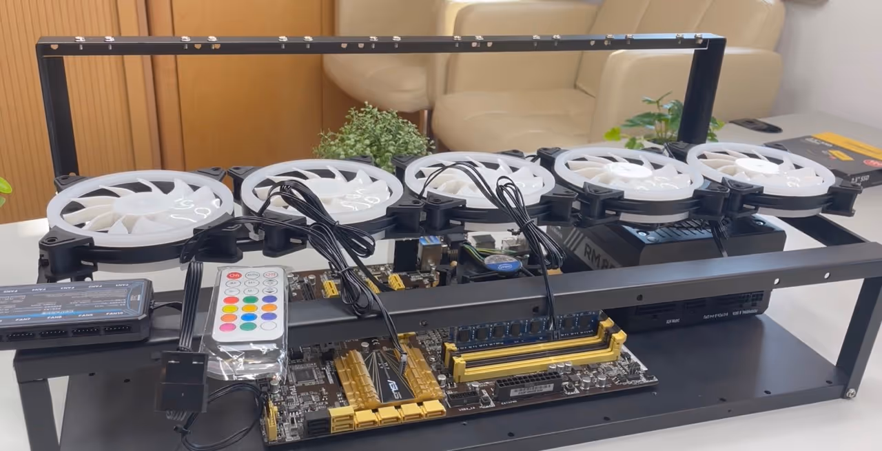 Gehäuselüfter Montage Mining Rig