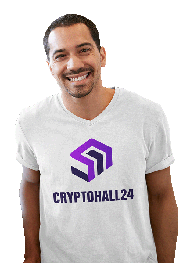 Lächelnder Mann im Cryptohall24 T-Shirt - Cryptohall24
