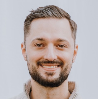 Frederik Dürr: portrait photo in the team - Cryptohall24