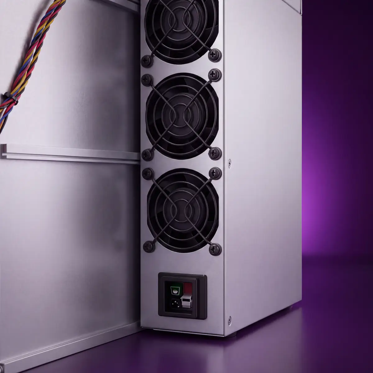 Bitmain Antminer S21 - detail view 2 - Bitcoin miner
