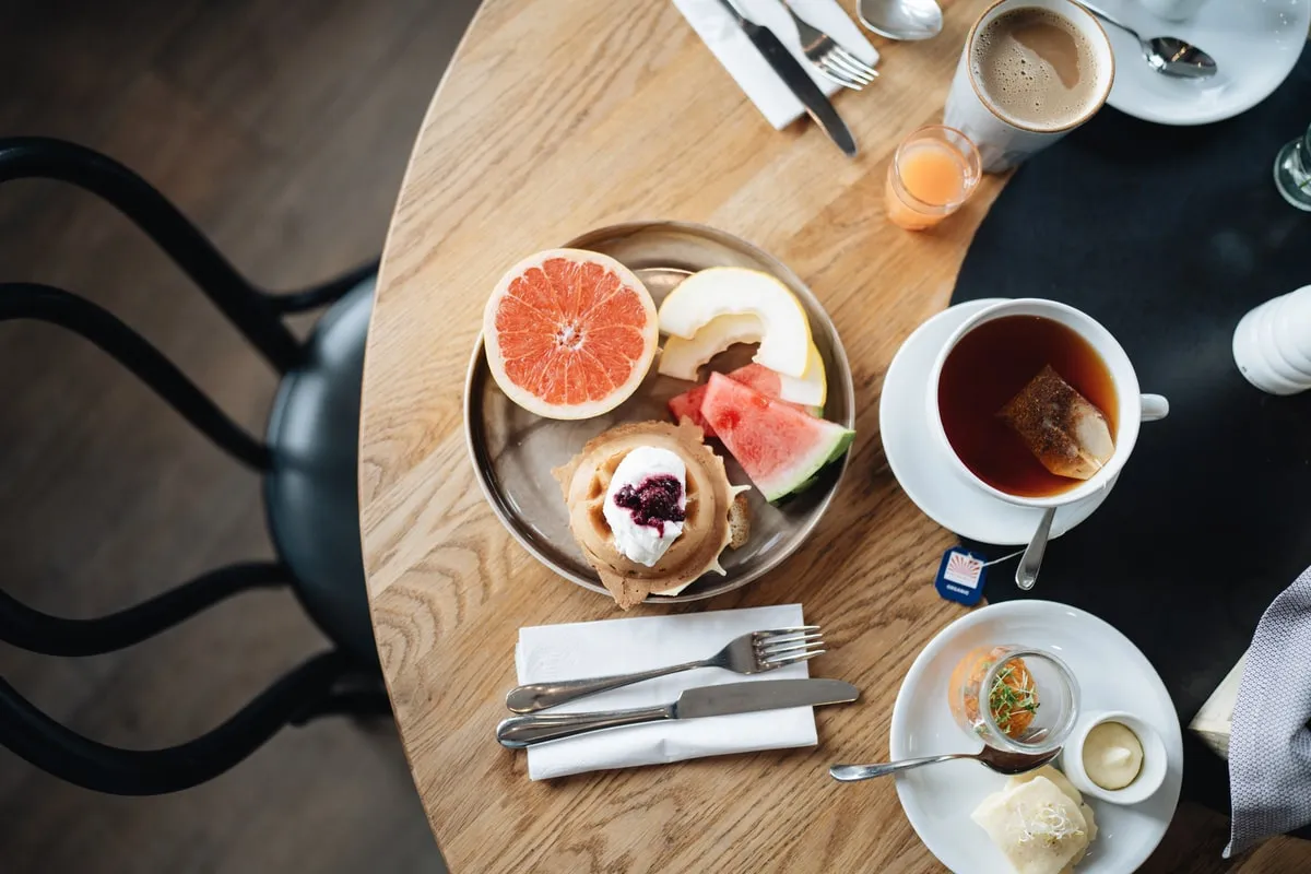 Kvinna med champagneglas