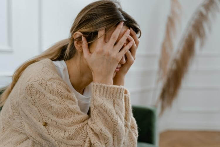 Căng thẳng & mệt mỏi kéo dài gây sạm, nám da