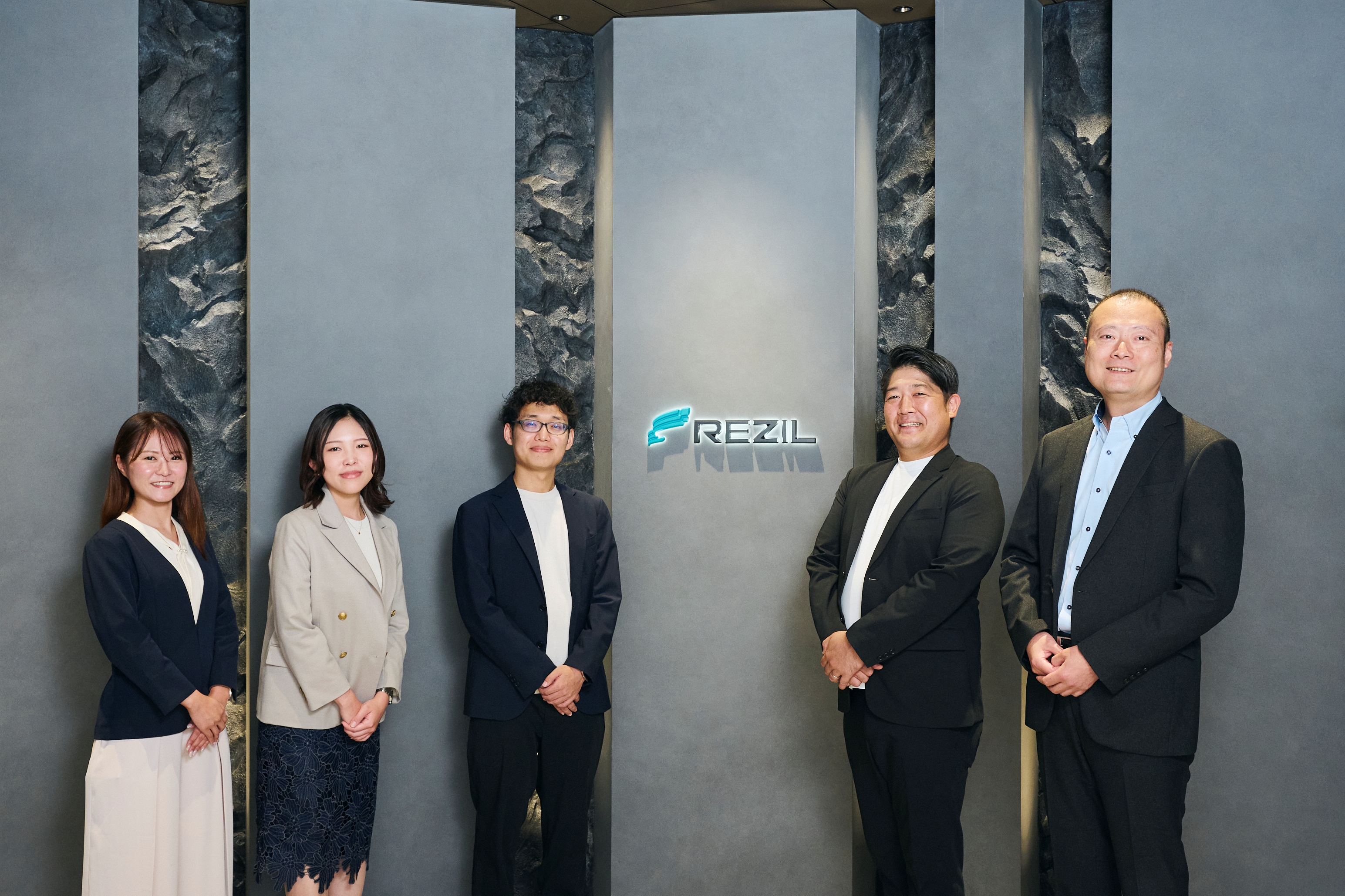 毎月20万件超のデータ活用で、高精度な見込と原因究明を実現。結果報告の会議が、施策を議論する場へ