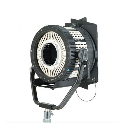 Nanlux Lentille Fresnel FL 35 pour 2400 — location chez Boookable
