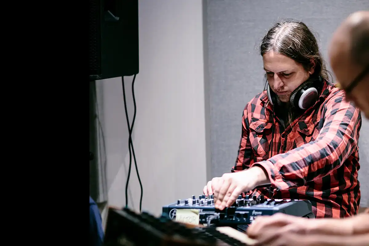 A dBs student adjusting there synth sound