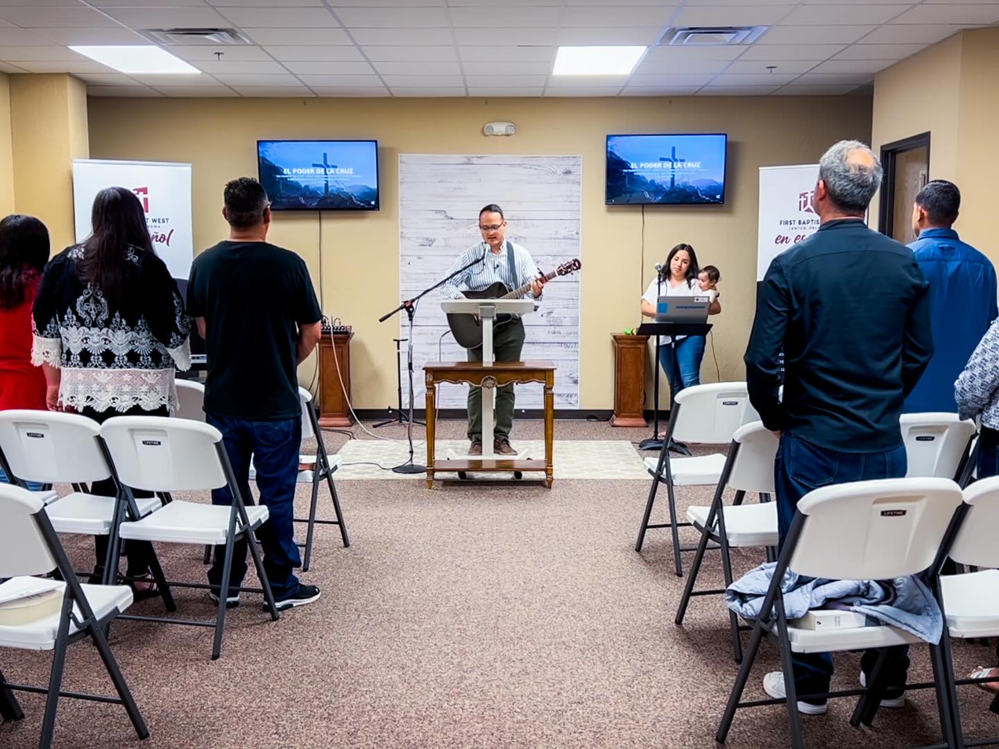 Image of Pastor Bruno Rojas in front of FBW En Español congregation
