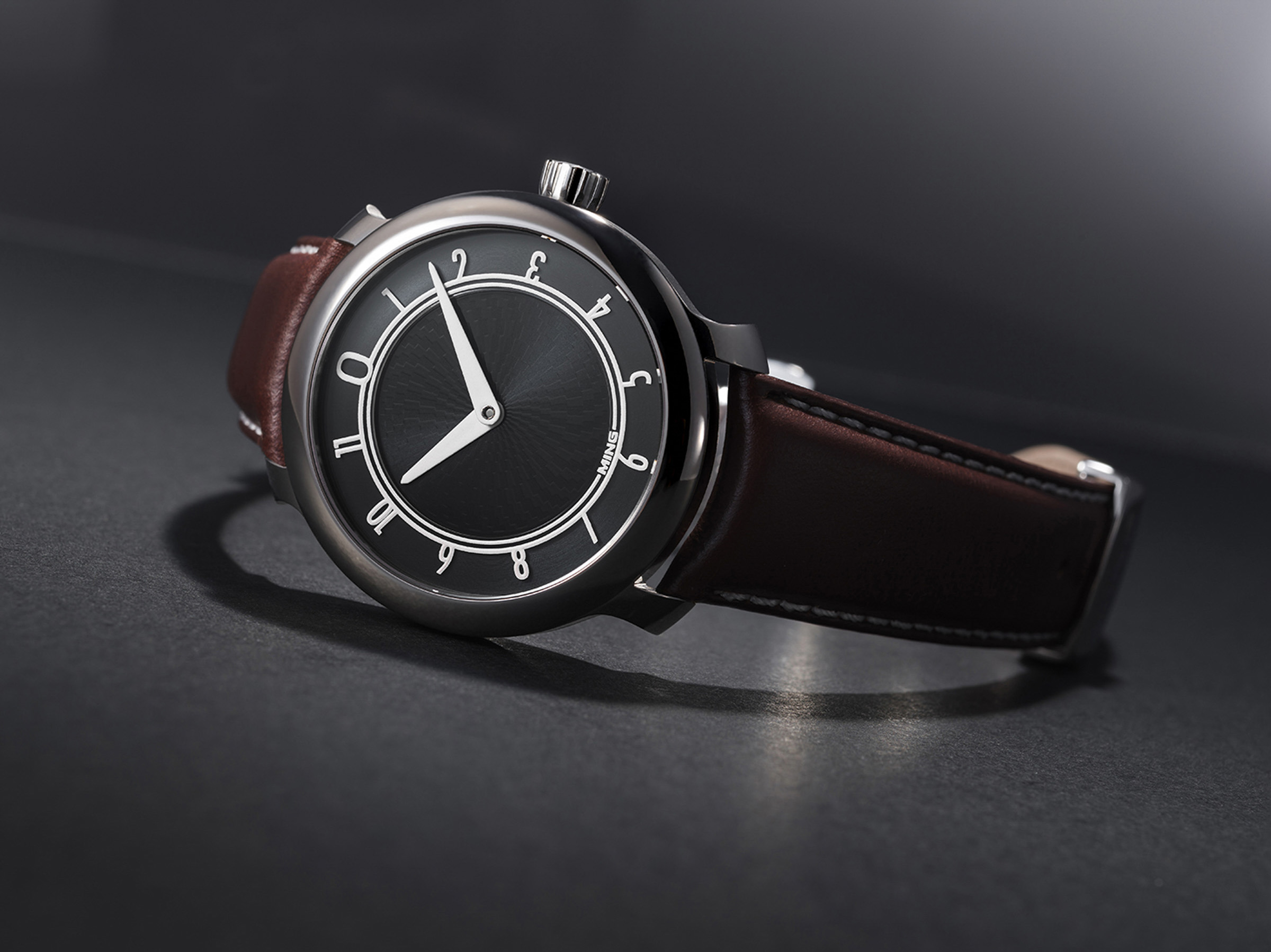 MING 17.01 Anthracite Uhr
