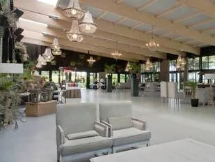 Hall del Hotel Pamplona el Toro, cliente de inBiot.