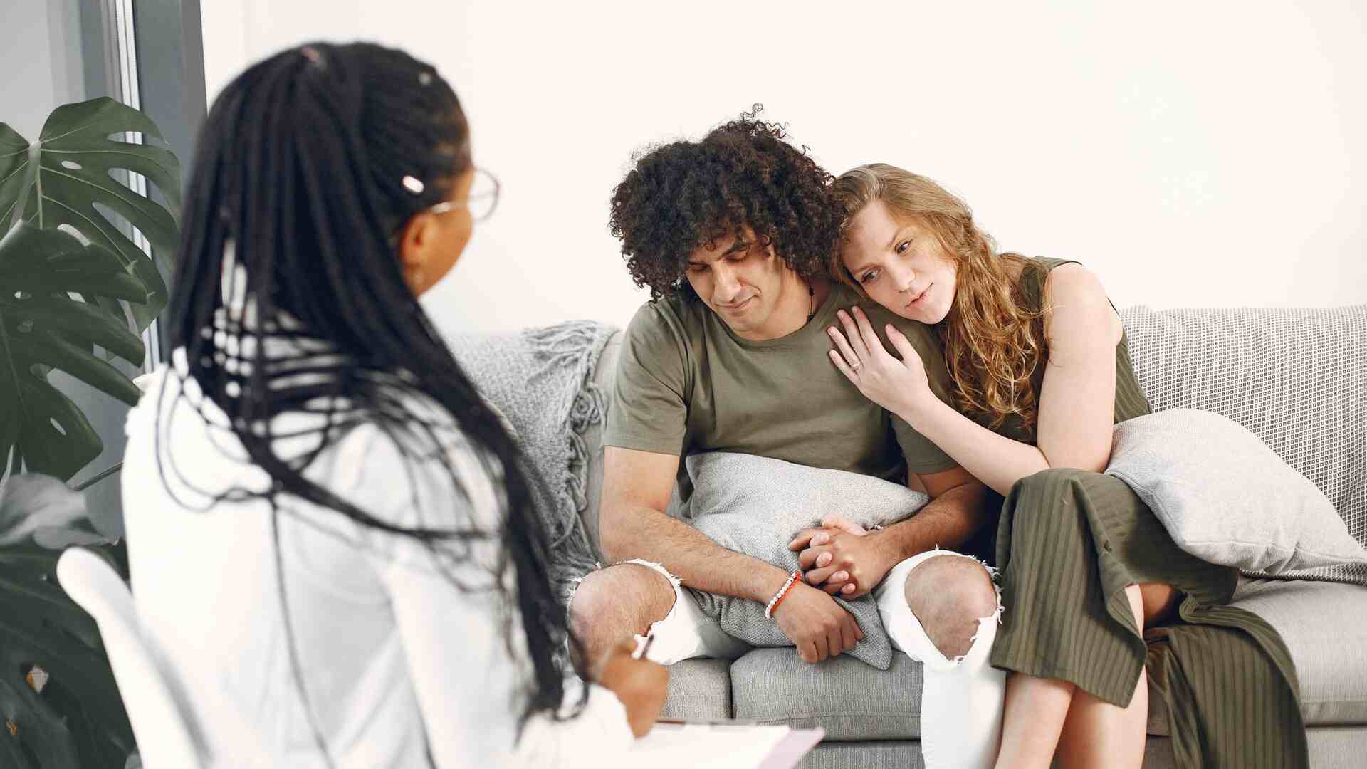 How Relationship Therapy Helps Couples Navigate Change and Conflict