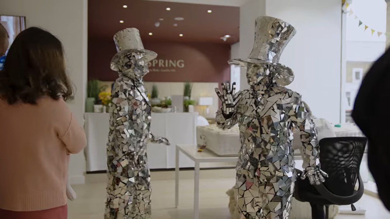 Mirror-mosaic living statues entertaining guests at the Chelsea Design Quarter Street Party