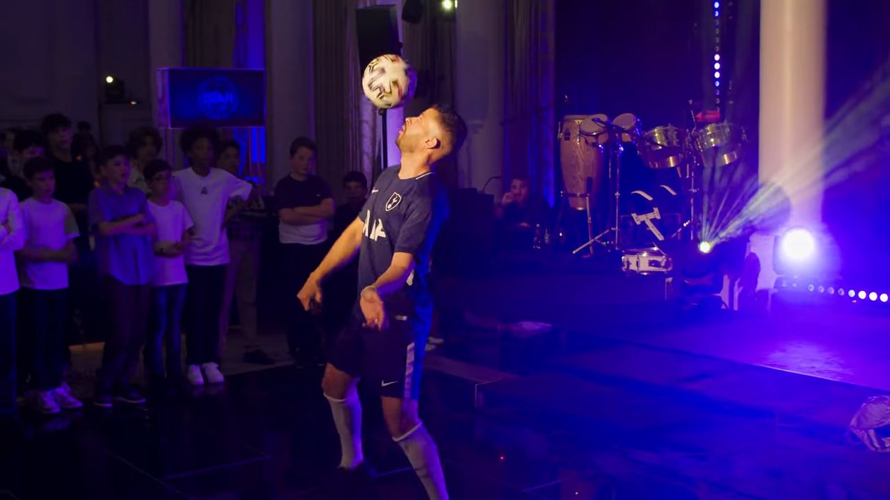 Football freestyler entertaining younger guests