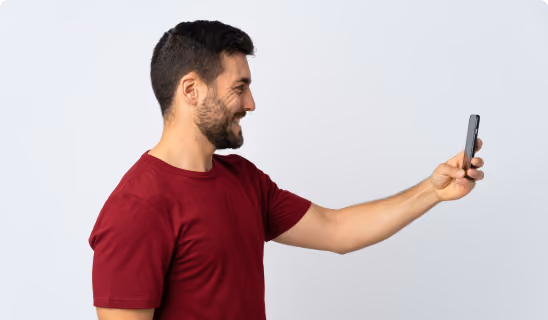 Hombre con celular 