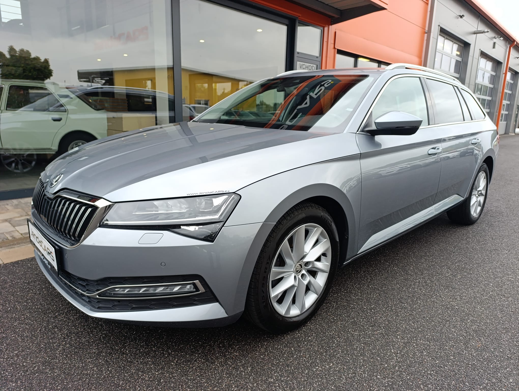 Škoda Superb 2.0 TDI SERVISNÍ KNÍŽKA, PARKOVACÍ KAMERA