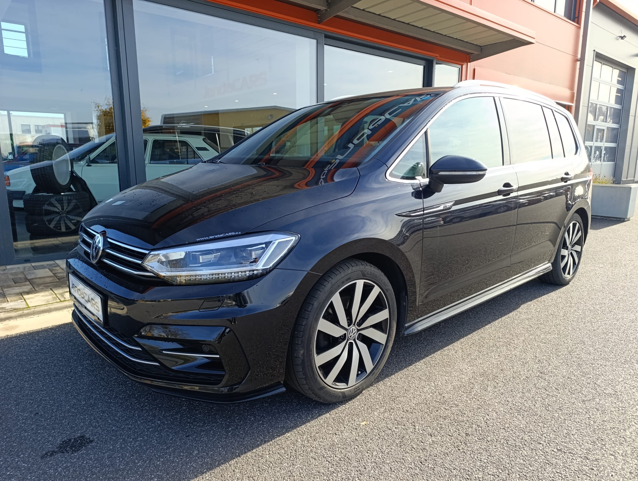 Volkswagen Touran 1.4 TSI R-Line TAŽNÉ ZAŘÍZENÍ, PARKOVACÍ KAMERA