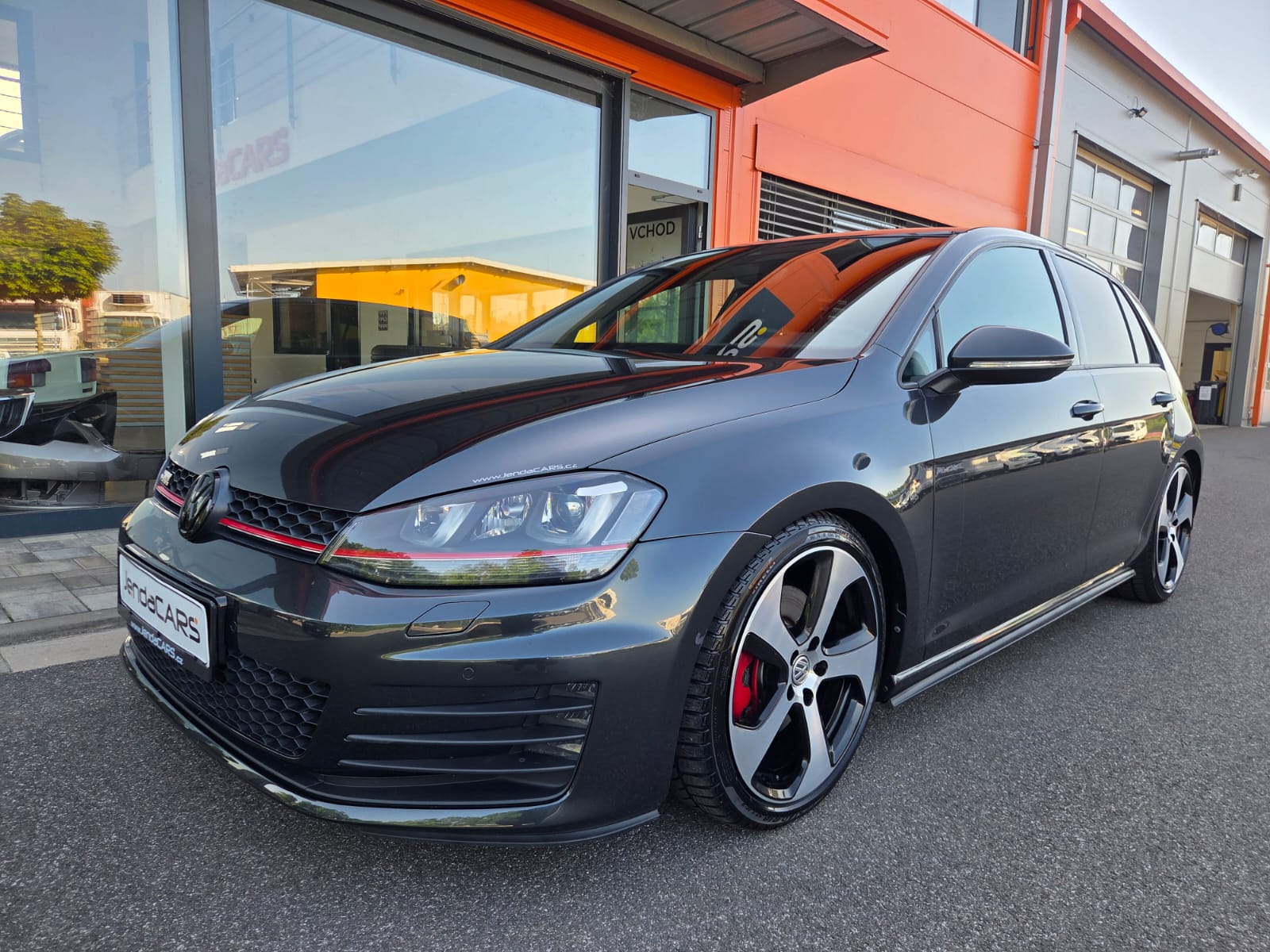 Volkswagen Golf 2.0 TSI GTI