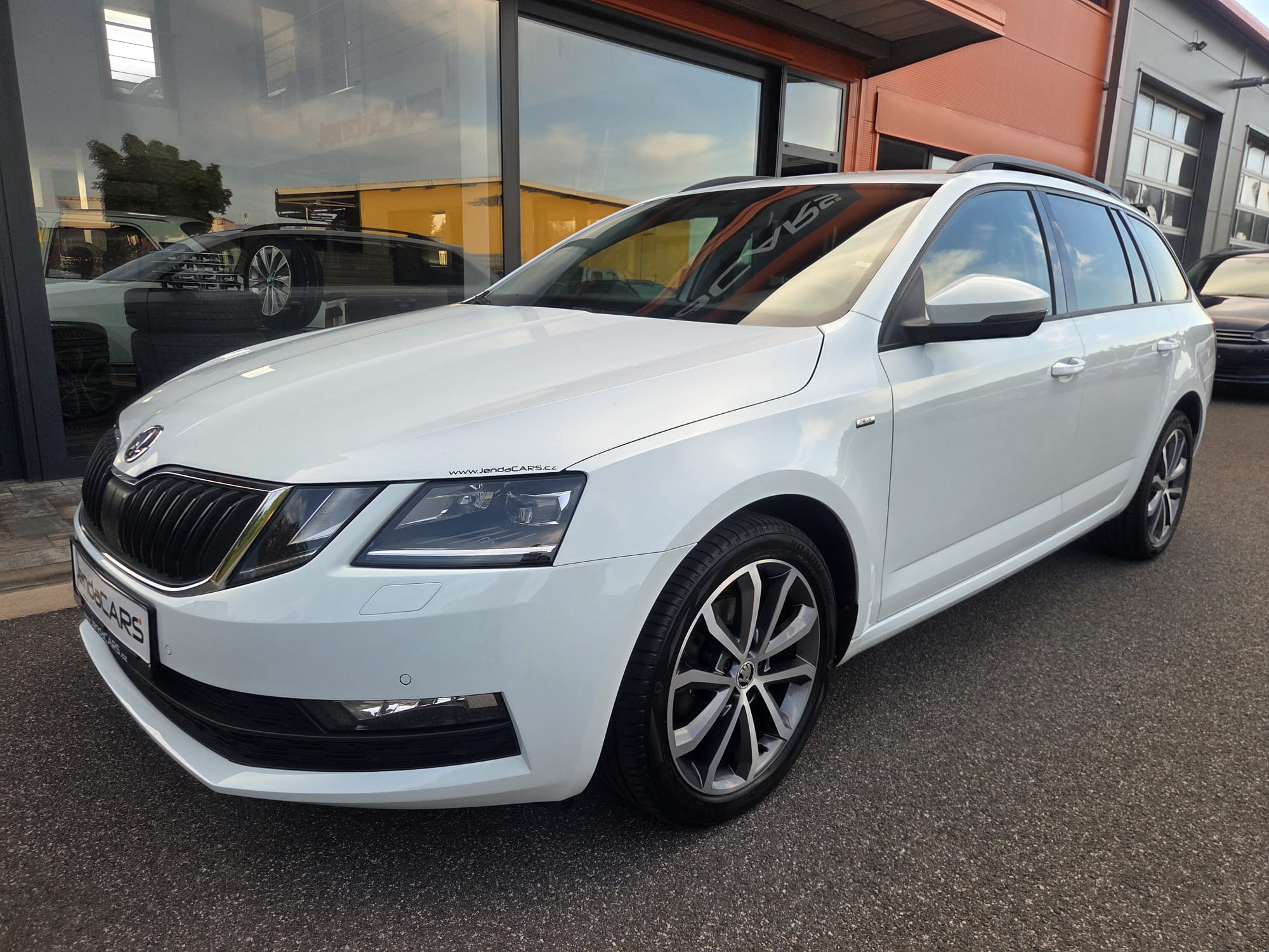 Škoda Octavia 1.6 TDI SERVISNÍ KNÍŽKA