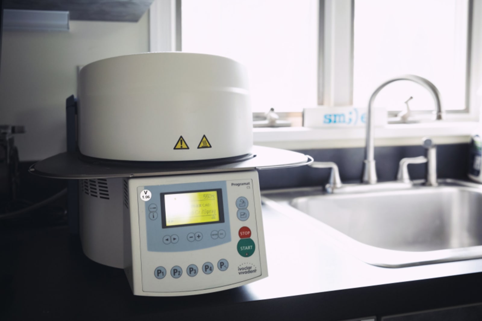 Dental CBCT scanning machine used for implant imaging and planning