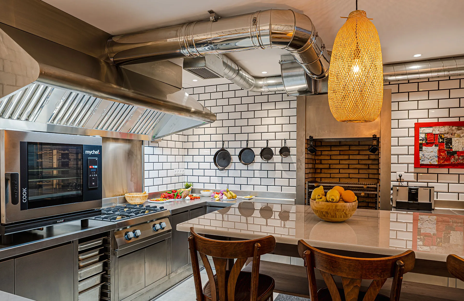 Cuina professional de Sala Baccum amb forn, fogons i barbacoa