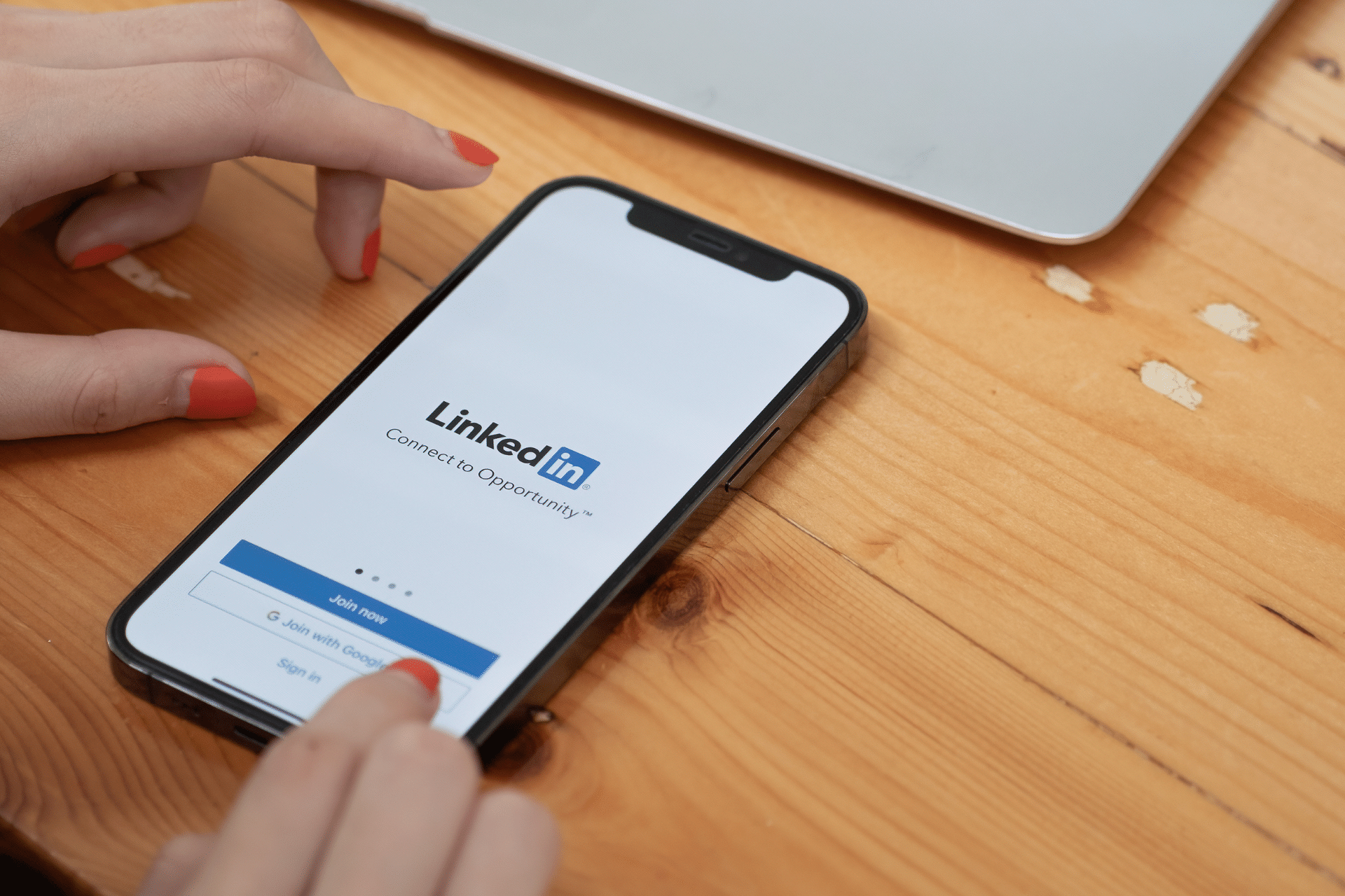 Maximize Business Connections with LinkedIn