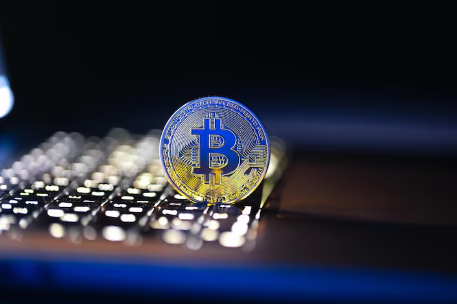 Centralized (CEX) & Decentralized Exchanges (DEX)