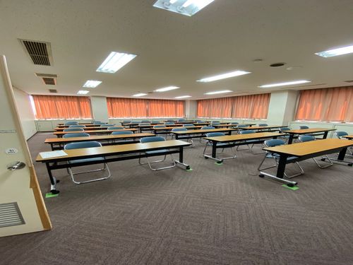 前方から見たカーテン閉口時の写真