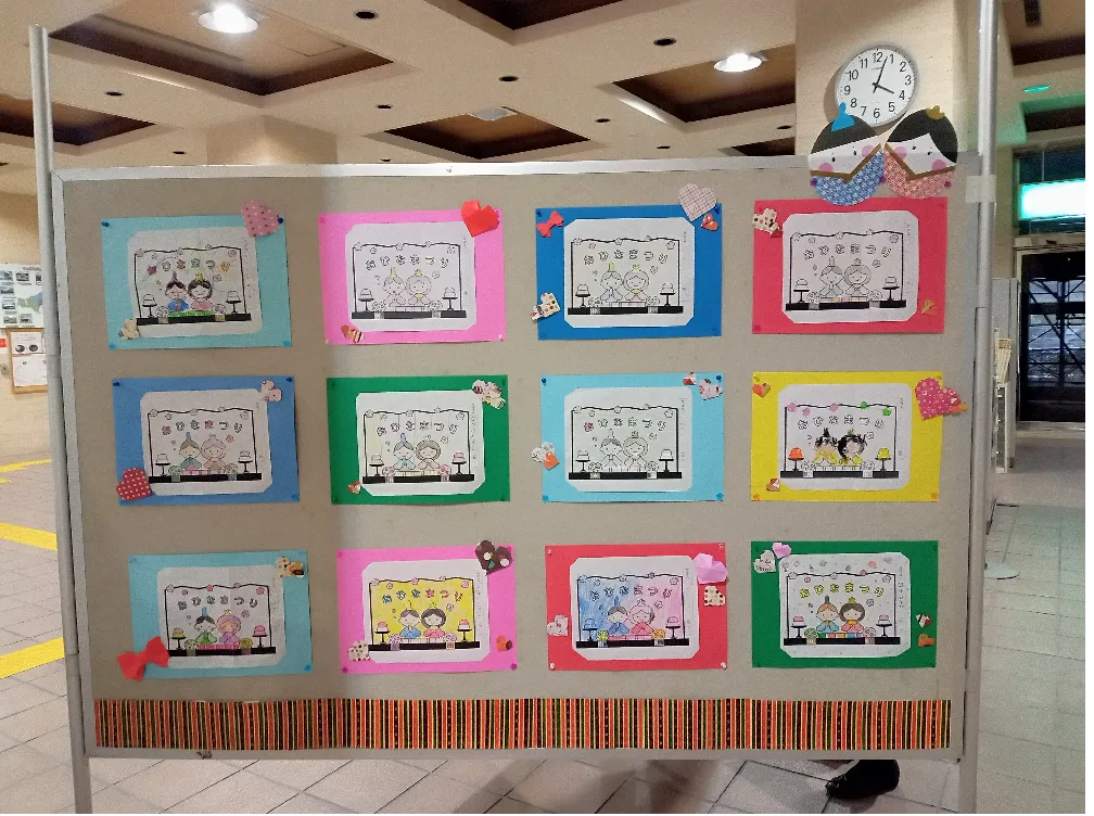 お内裏様とお雛様の塗り絵の展示１