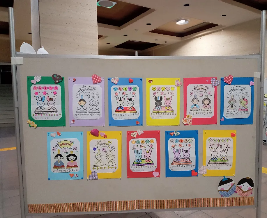 お内裏様とお雛様の塗り絵の展示２