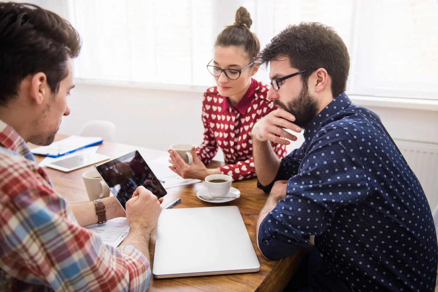 Private vs. Group Language Immersion: What Actually Works for Adults