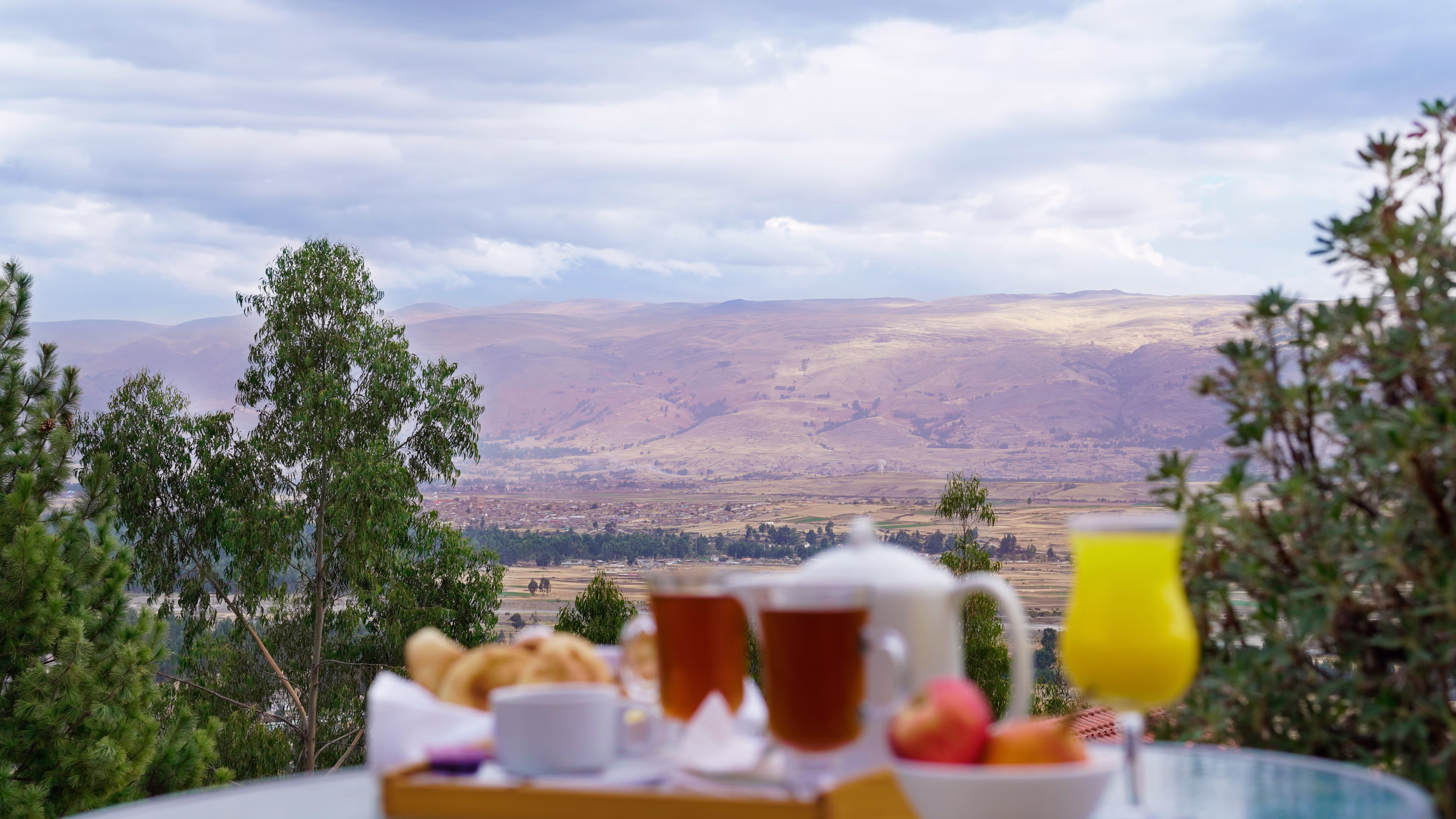 Desayuno con el valle de fondo
