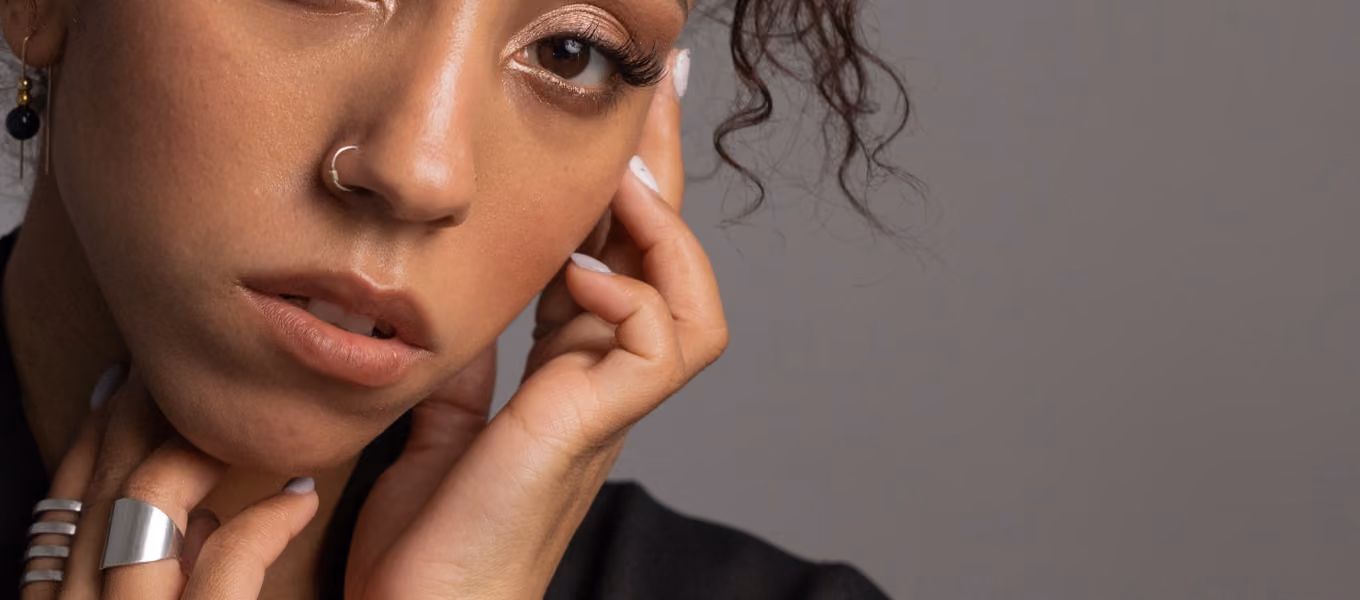 woman holding hand near face