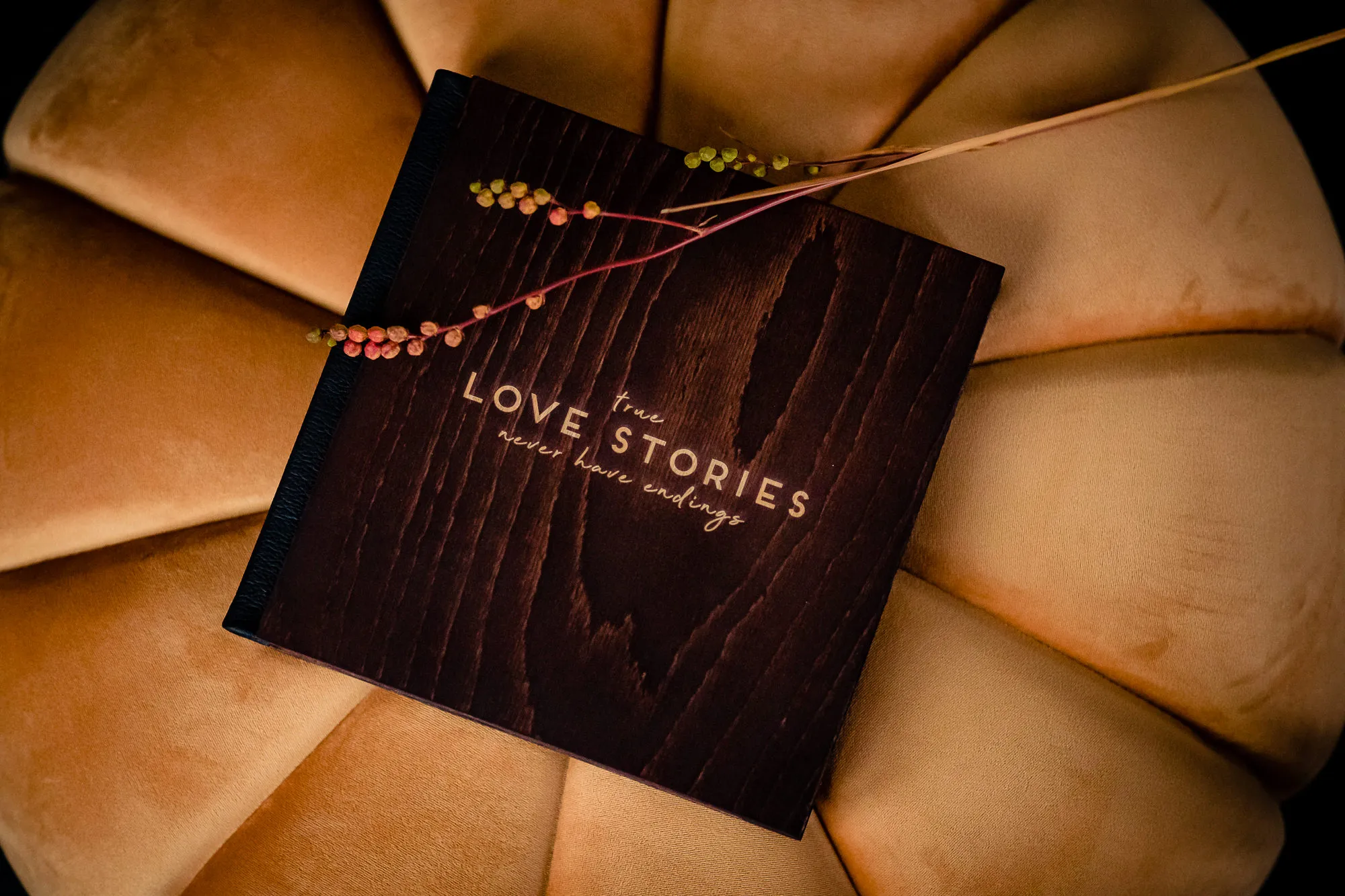 Het Premium Album - Houten opbergdoos met houten album (Espresso) en een eigen ontwerp lasergravering