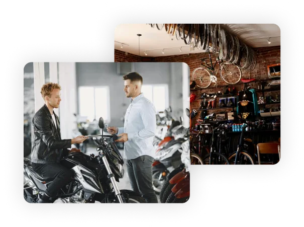Un homme sur un scooter qui discute avec un vendeur