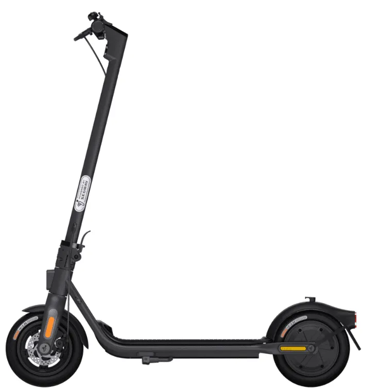 Une trottinette Segway Ninebot F2 grise devant un fond blanc